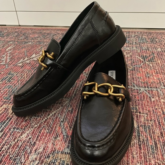 NEW! Steve Madden Chain loafers - Picture 3 of 6